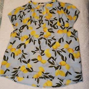 V-neck lemon patterned cap sleeve